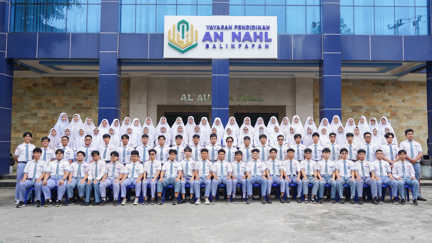 Foto buku tahunan sekolah